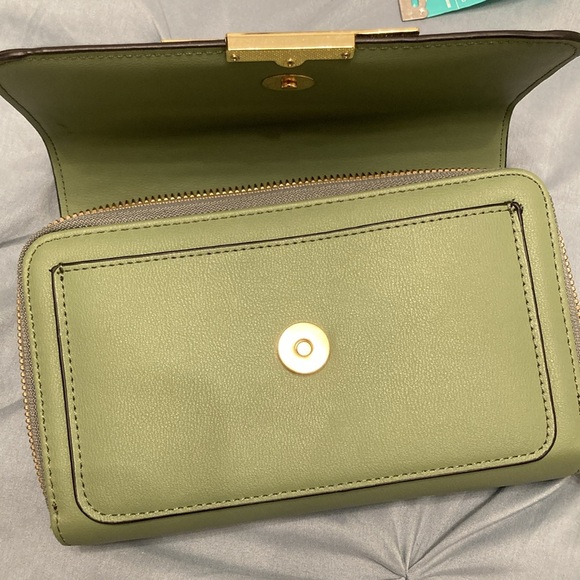 Green clutch/cross body bag - Picture 7 of 9
